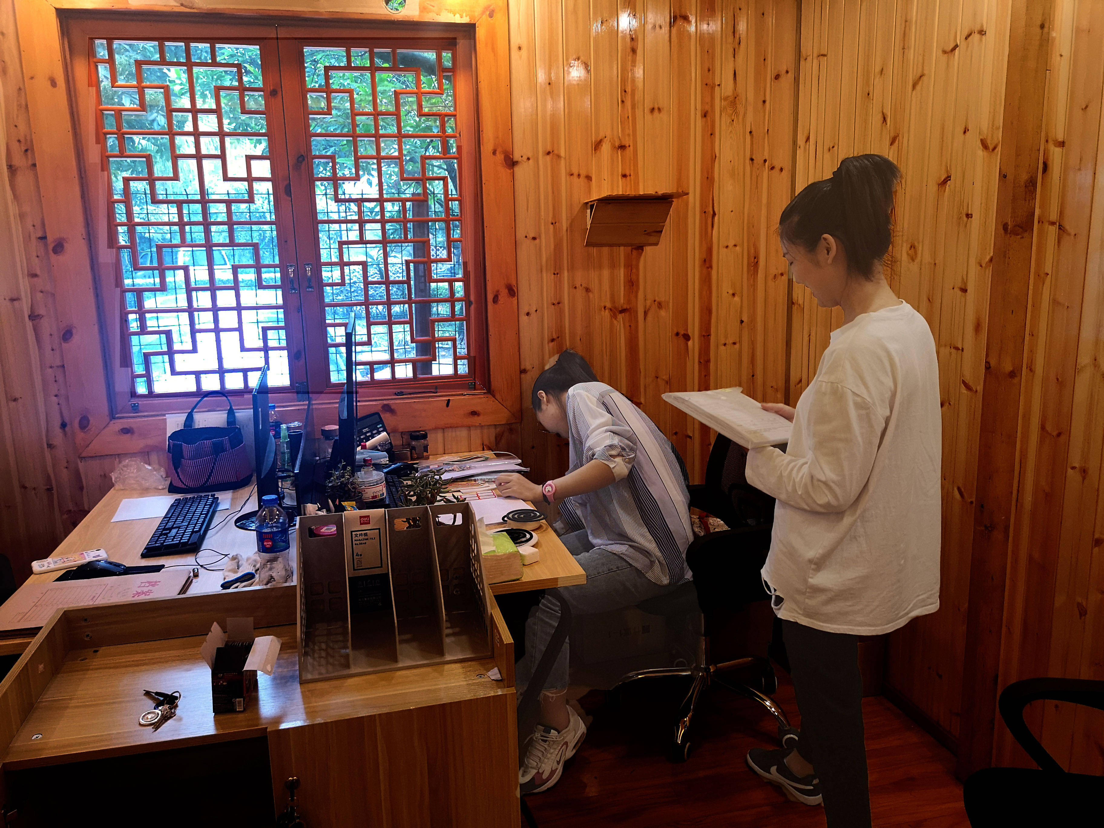 ‘KYKY开元’
一米智能带着零售机械人(易小柜)来与大熊猫做邻人啦(图4) ‘KYKY开元’
一米智能带着零售机械人(易小柜)来与大熊猫做邻人啦(图4)