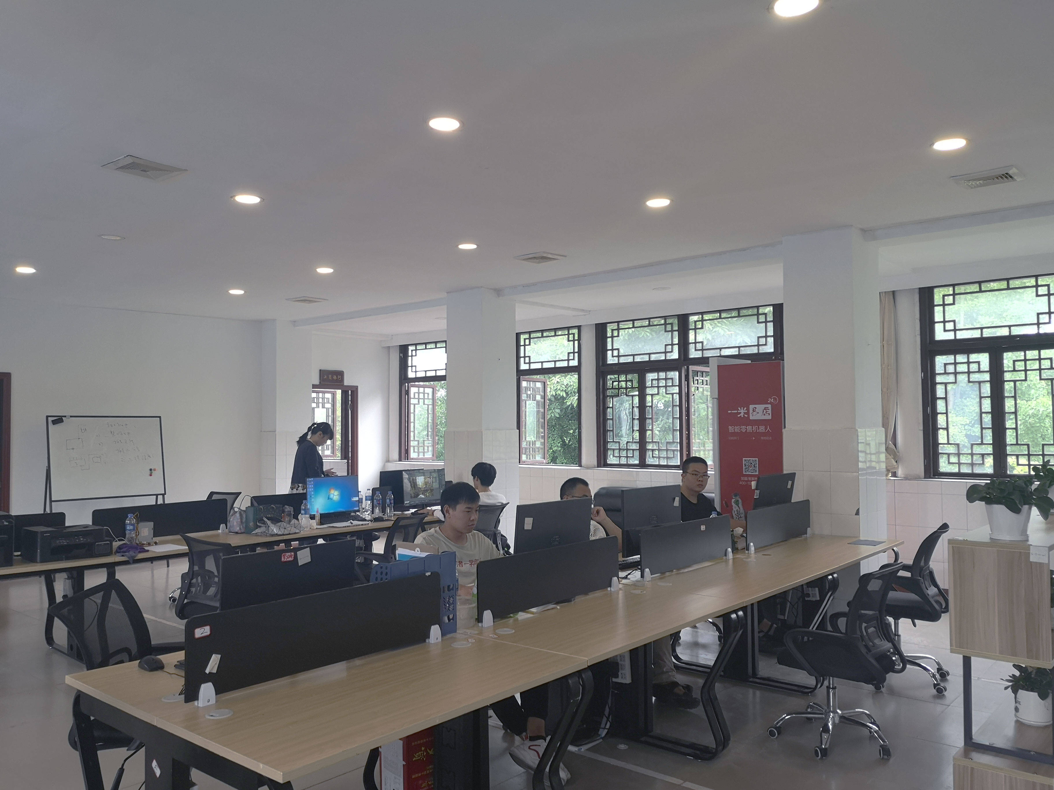 ‘KYKY开元’
一米智能带着零售机械人(易小柜)来与大熊猫做邻人啦(图6) ‘KYKY开元’
一米智能带着零售机械人(易小柜)来与大熊猫做邻人啦(图6)